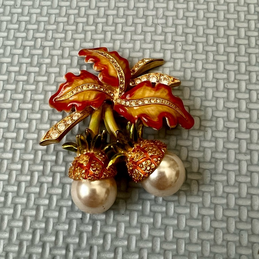 Joan Rivers Famous Jeweled 'Pineapple Acorn' Brooch